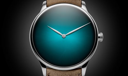 H. MOSER & CIE.: EXPERIENCE THE BLUE LAGOON