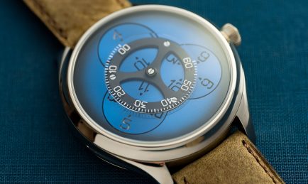 ENDEAVOUR FLYING HOURS: A NEW DEVELOPMENT AND A NOVEL APPROACH FOR H. MOSER & CIE.