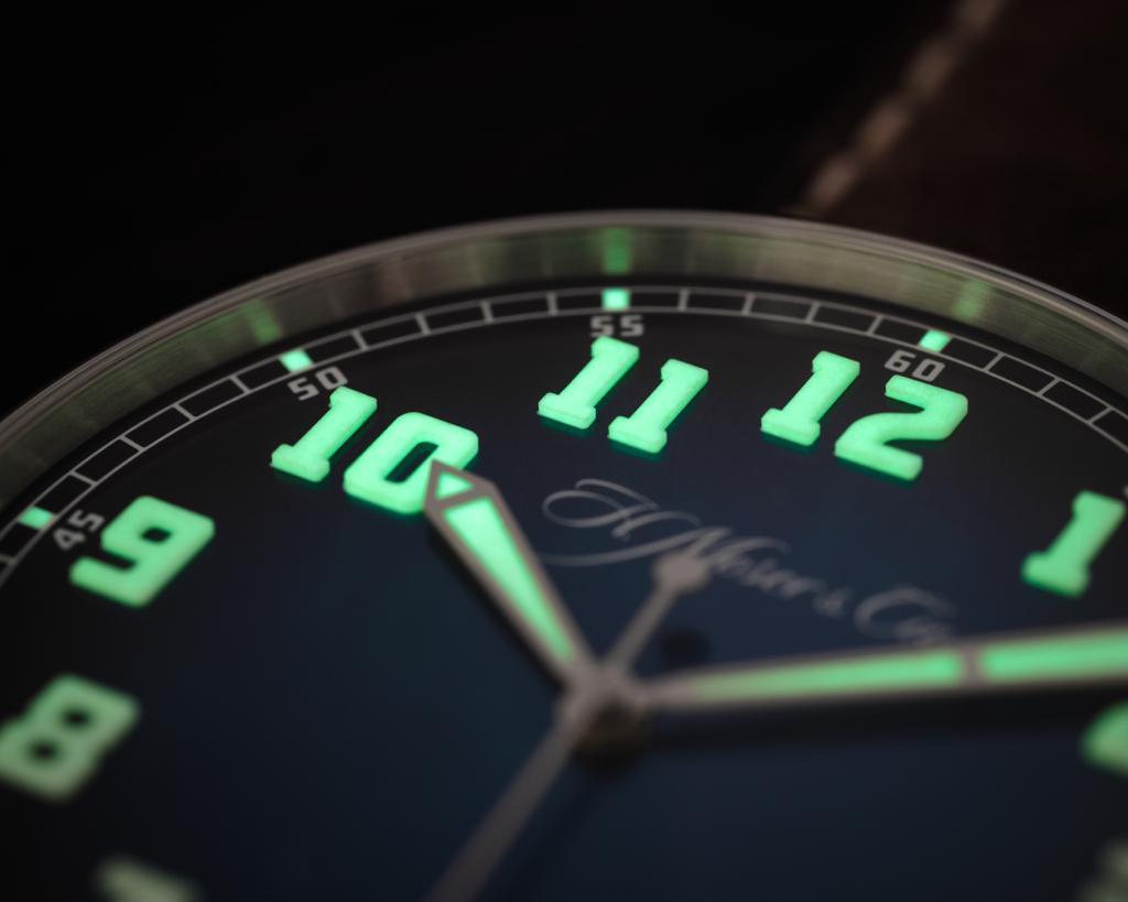 H. Moser & Cie. Heritage Centre Seconds Funky Blue 
