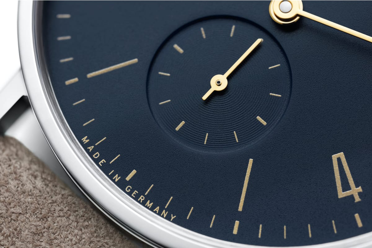 Tangente 38 midnight blue radiates elegance in silver—while gold